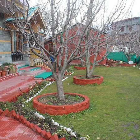 Gezellig Inn - Tree Hill Cottages & Kanyal Villas Manāli Buitenkant foto