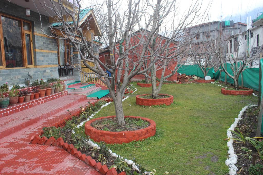 Gezellig Inn - Tree Hill Cottages & Kanyal Villas Manāli Buitenkant foto
